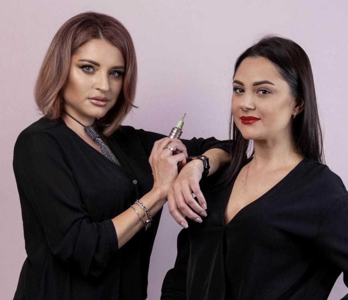 Practica pe model real sub ghidarea trainerului curs micropigmentare Beauty Avenue